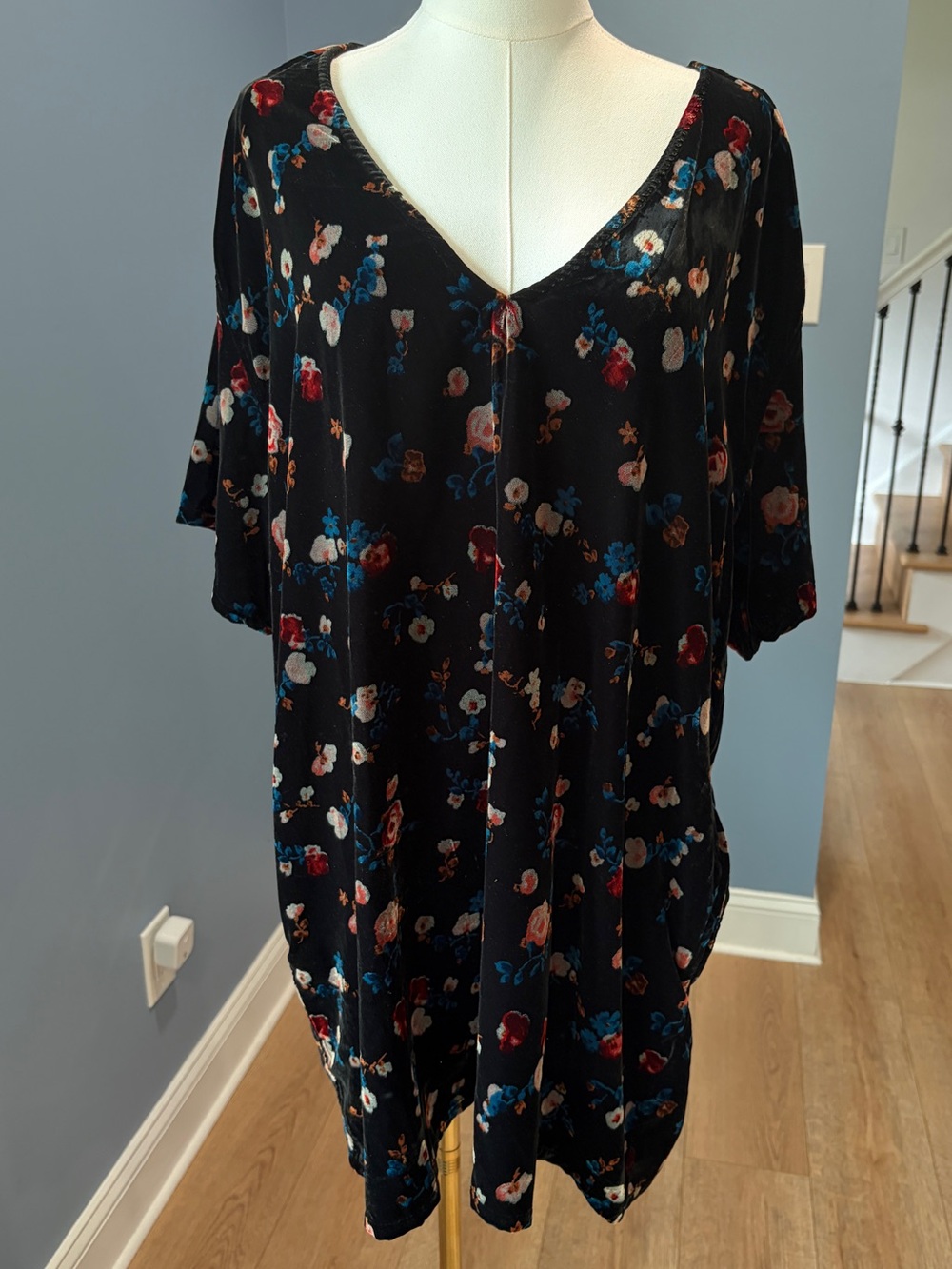 Natural Life Black Floral Velvet V Neck Tunic Dress Size L Boho - Picture 1 of 9